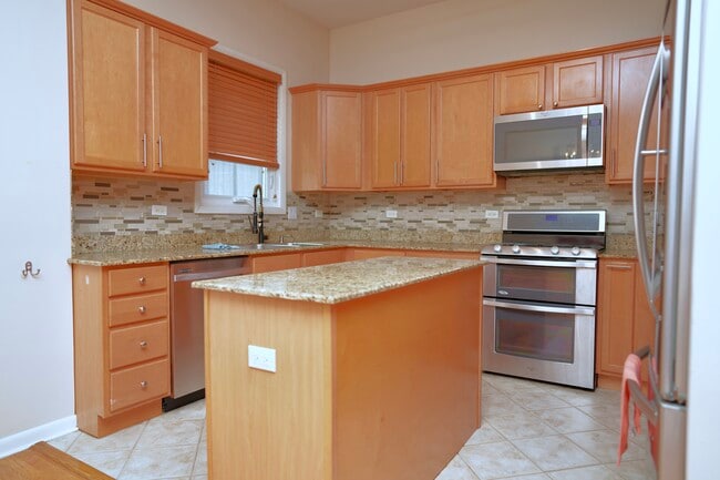 Building Photo - 6532 N California Ave