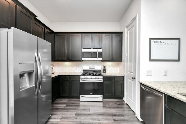 Building Photo - 11012 Mikula Dr