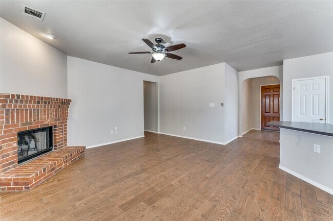 Building Photo - 2204 Speidel Dr