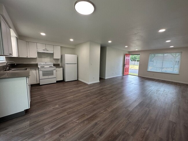 Building Photo - *COMING SOON* 3 Bedroom 1 Bath Single Fami...