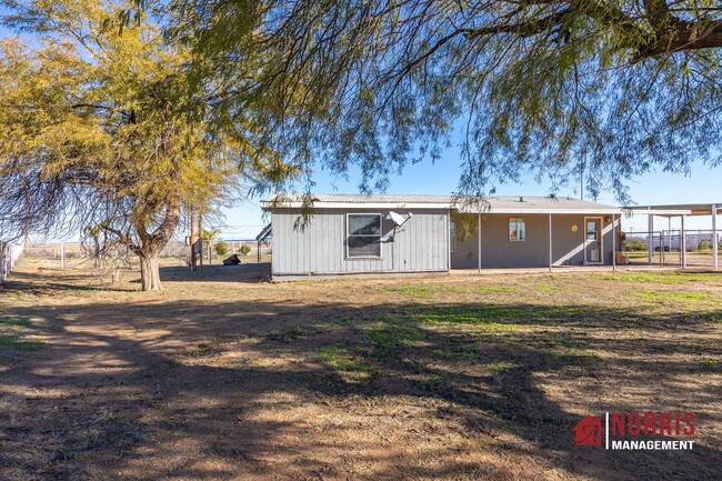 Building Photo - HORSE Property!! You Have Found a Gem