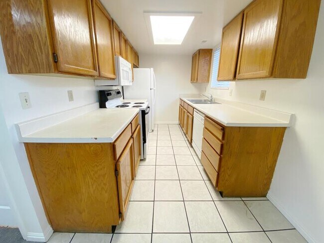 Building Photo - 707 600 W
