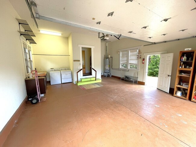 Building Photo - 240 Aulii Dr