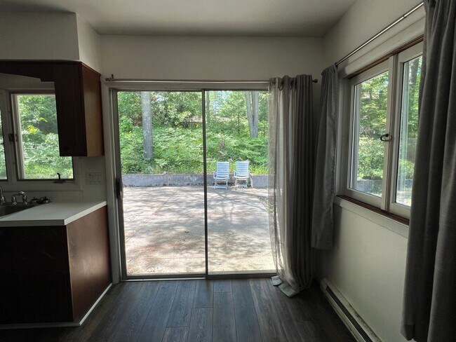 Building Photo - SPACIOUS HOME IN TRAVERSE CITY LOCATED NEAR NMC & EAST BAY