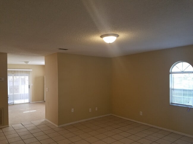 Building Photo - 2-Bedroom, 1-Bathroom Home in Winter Haven