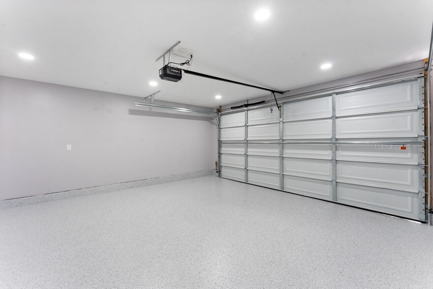 Building Photo - 1413 La Salina St