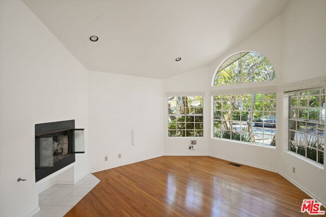 Building Photo - 2534 Wellesley Ave