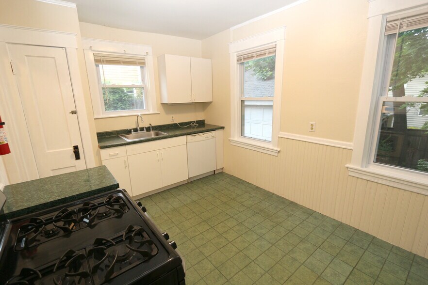 Kitchen - 12 Methyl St