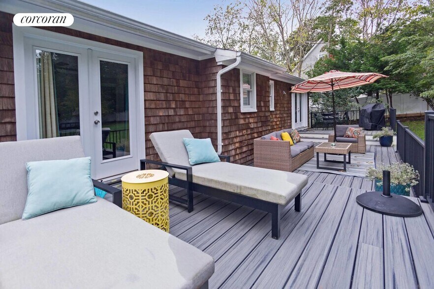 Building Photo - 348 Division St