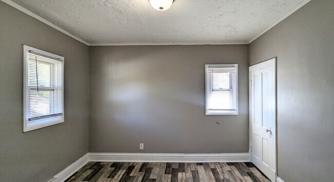 Building Photo - 832 Richards St