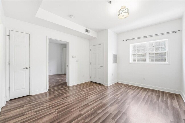 Building Photo - 318 54th St