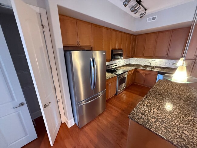 Building Photo - 4620 Piedmont Row Dr