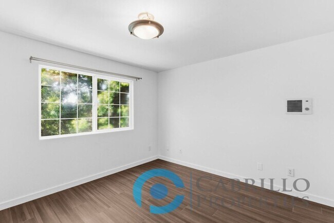 Building Photo - *** FIRST MONTH FREE *** Beautifully Renovated 2BD/2BA Condo with In-Unit Washer and Dryer