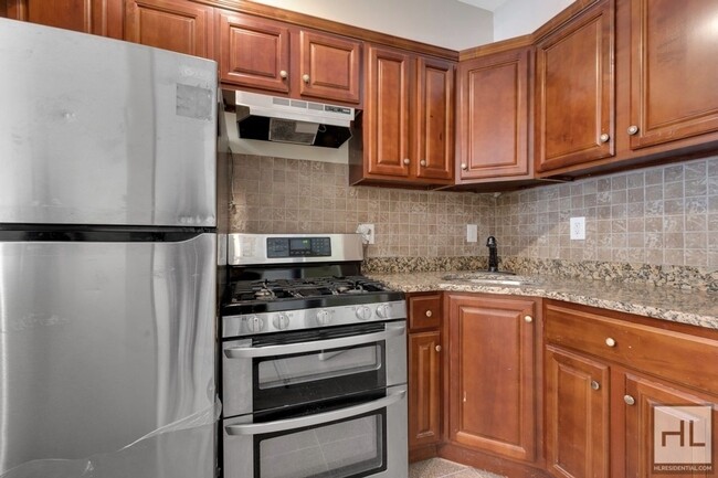 Building Photo - 2 Bed 2 Bath On Dekalb Ave.
