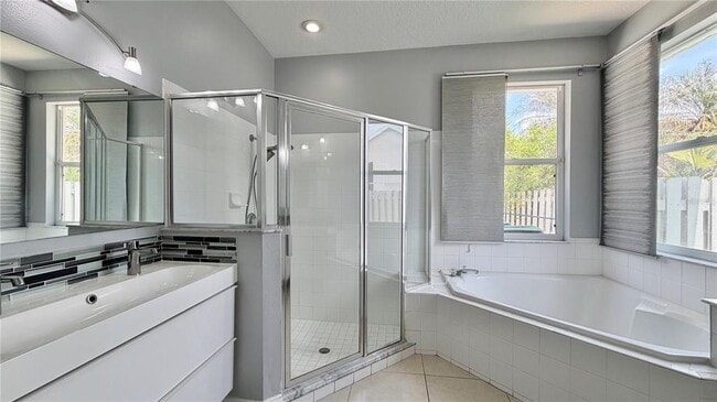 Building Photo - 4860 Chalfont Dr