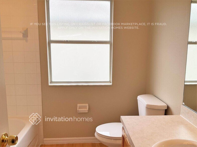 Building Photo - 4202 Roberta Dr