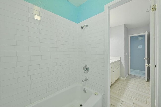 Building Photo - 8720 Raven Ave