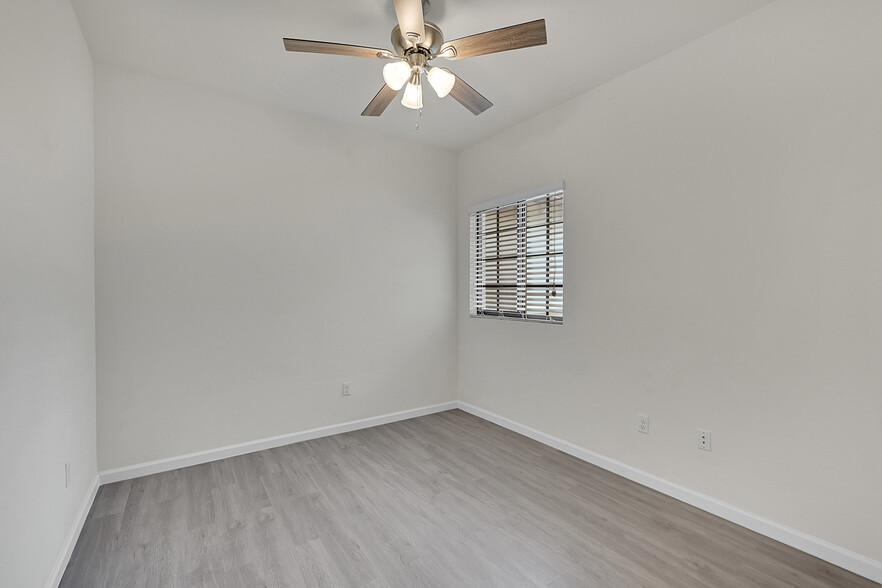 Building Photo - 4204 N Dixie Hwy