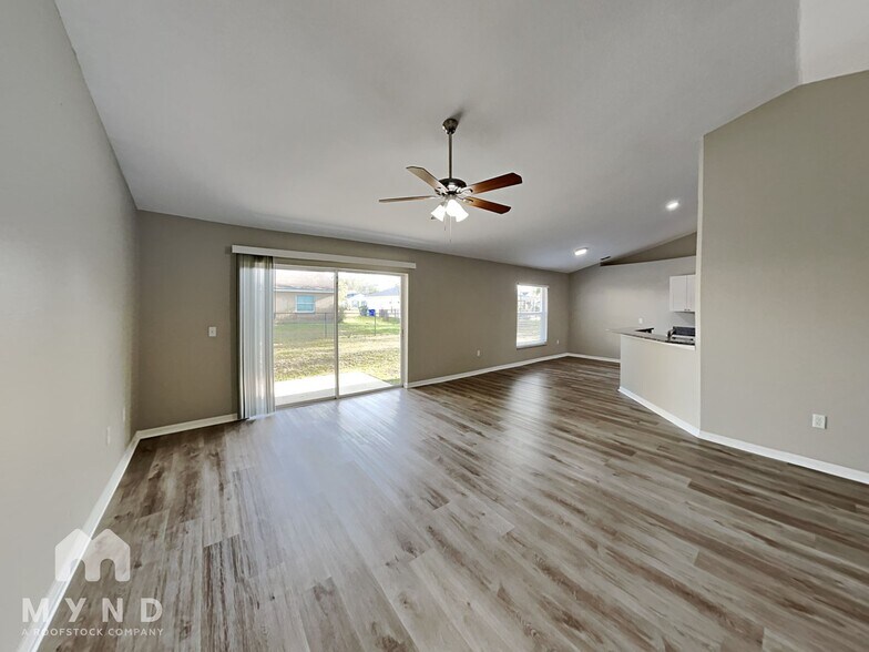 Building Photo - 3189 Thoroughbred Loop N