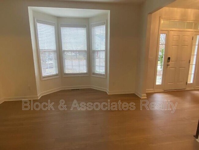 Building Photo - 2916 Chatelaine Pl