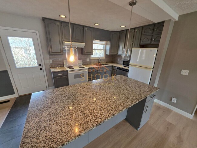 Building Photo - COZY 3BR/1.5BA HOME ON CUL-DE-SAC