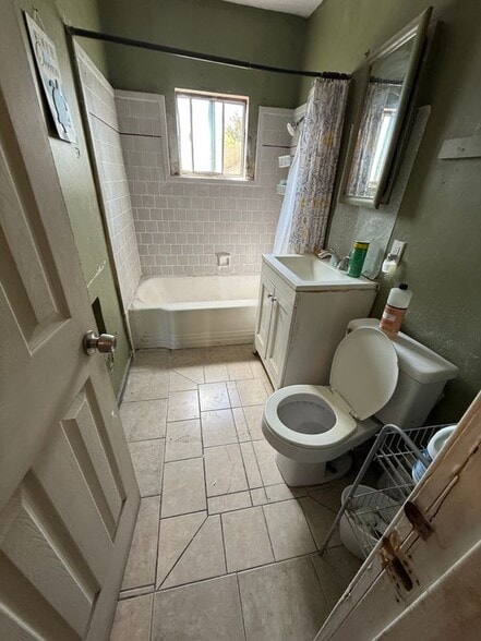 Building Photo - 4008 W Commonwealth Ave