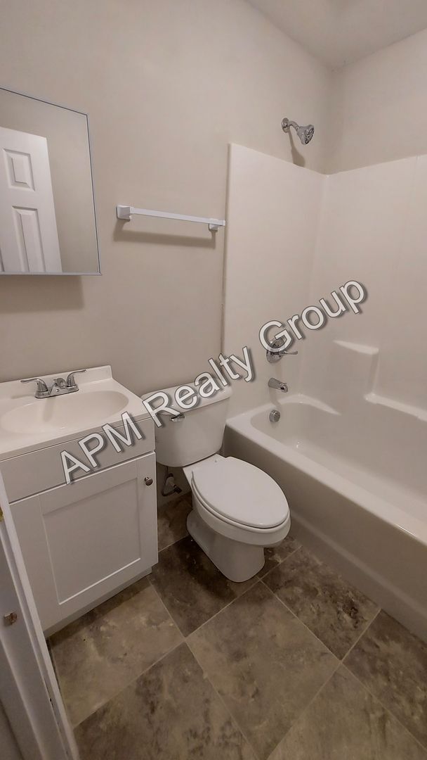 Building Photo - Renovated house in Melrose Heights