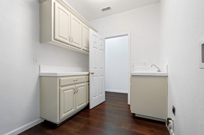 Building Photo - 991 Zephyr Ct
