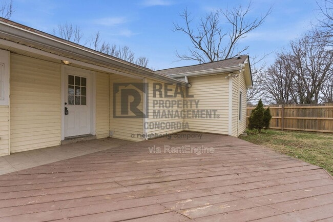 Building Photo - 6548 Old Clarksville Pike