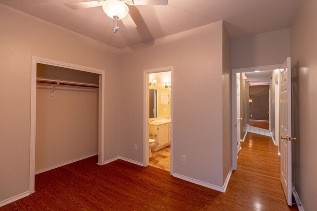 Building Photo - 4 bedroom, 2 bathroom home in South Austin!