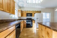 Building Photo - Beautiful 3BR Townhome