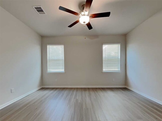 Building Photo - 15419 Maple Ter Dr