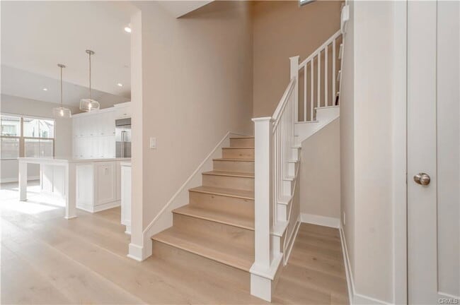 Building Photo - 128 Rimstone