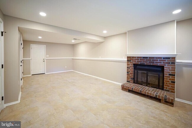 Building Photo - 8278 Wold Den Ct