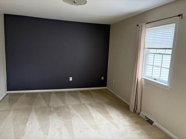 Building Photo - 1351 Top Rd