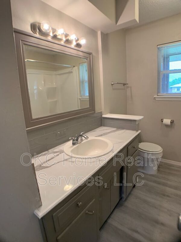 Building Photo - 6812 S Land Ave