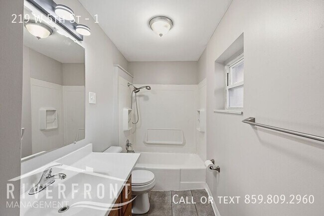 Building Photo - 219 W 5th St