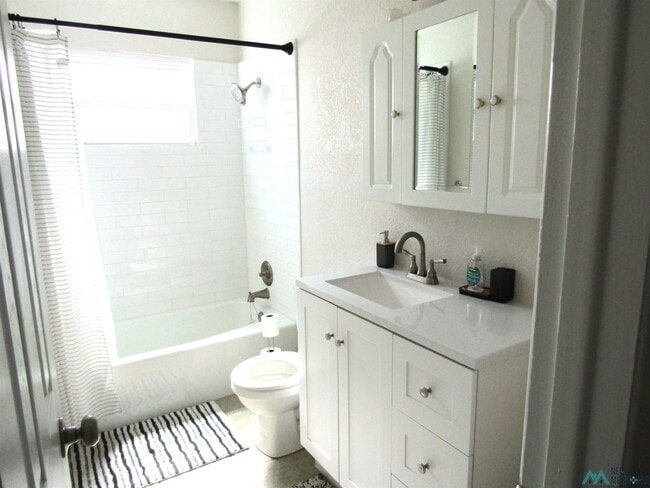 Building Photo - 903 S 10th St