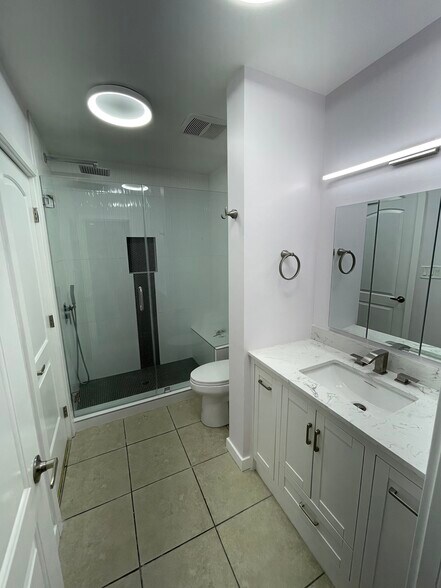 Building Photo - 12553 Chandler Blvd