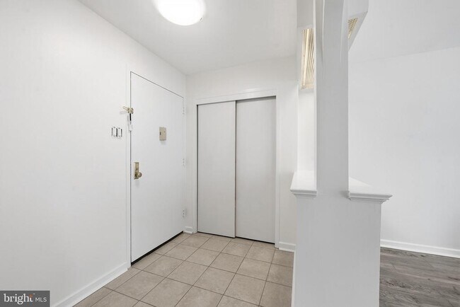 Building Photo - 5340 Holmes Run Pkwy