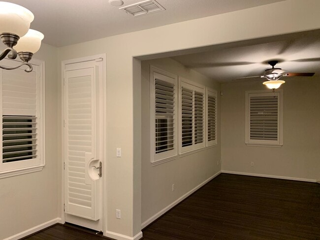 Building Photo - Freshly Painted Interior for this Single F...