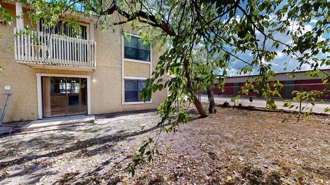 Building Photo - 301 Manuel Dr