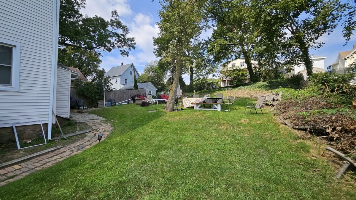 Building Photo - 319 Delavan Ave