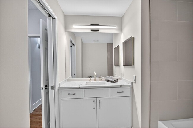 Building Photo - 780 S Sapodilla Ave