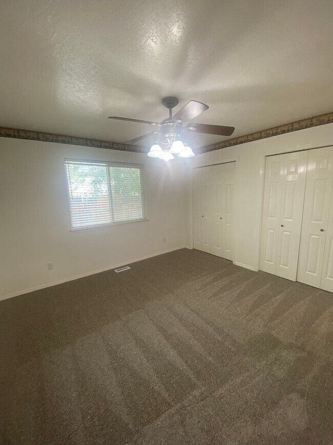 Building Photo - 3 Bed, 2 Bath,  Single Story, CUL-D-SAC Ho...