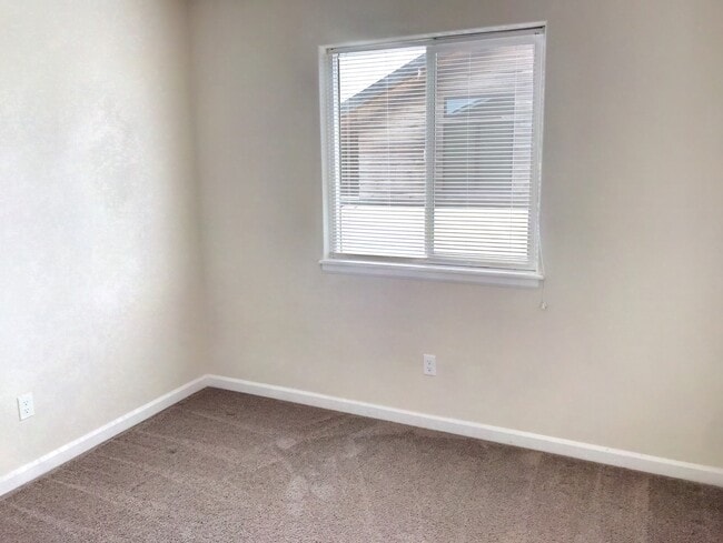 Building Photo - 1030 Alturas Dr