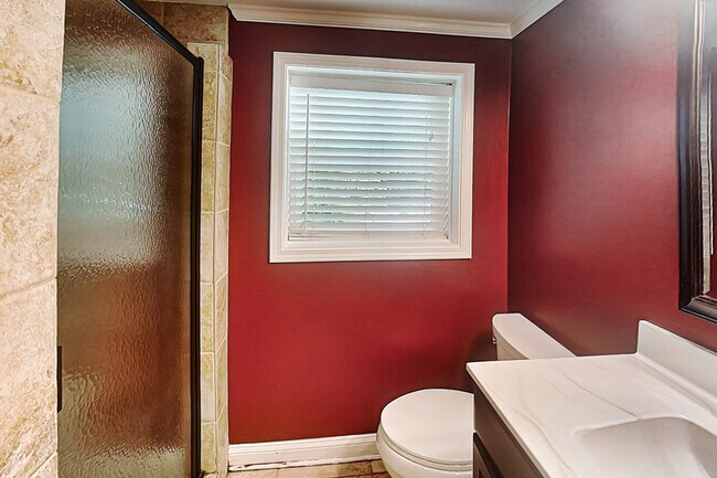 Building Photo - 2902 Delcourt Dr