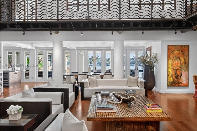 Building Photo - 14 W San Marino Dr