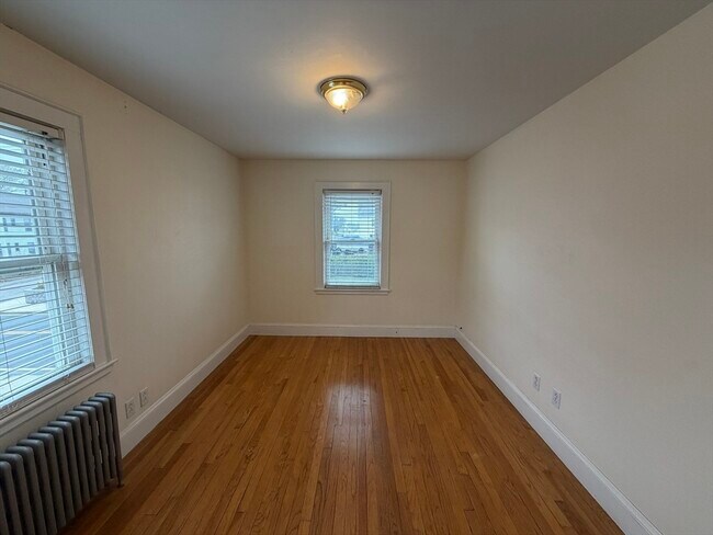 Building Photo - 114 E Squantum St