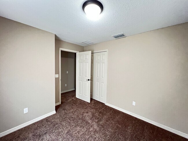 Building Photo - Beautiful 3 Bedroom, 2 Bathroom Home in Ocala!!